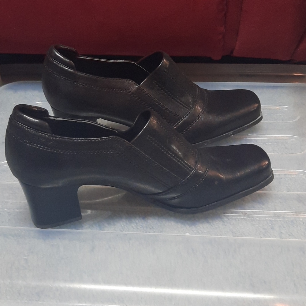 2 for $15 Naturalizer chunky heel black shoes